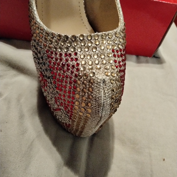Embellished platform stilettos. New - Picture 5 of 5